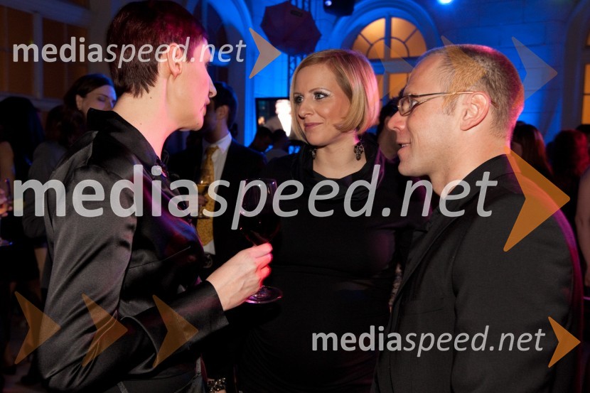 Lucija ĆiroviĆ, voditeljica, 	Anja Križnik Tomažin, TV voditeljica in soprog Matej Križnik, direktor fotografije VPKViktorji 2010, zaključna zabava