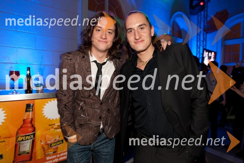 Domen Valič, igralec in brat Vid Valič, voditeljViktorji 2010, zaključna zabava