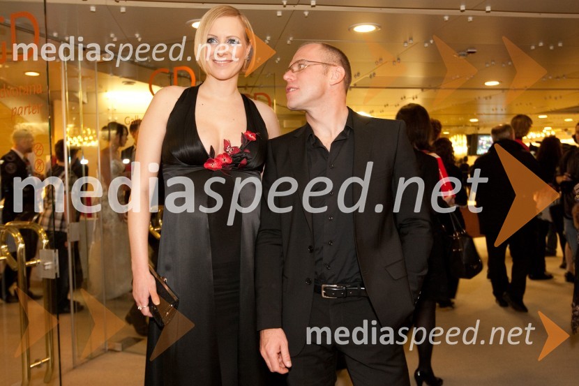 Anja Križnik Tomažin, TV voditeljica in soprog Matej Križnik, direktor fotografije VPKViktorji 2010, zaključna zabava