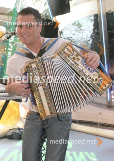 Fraj Toni, skupina Atomik HarmoniAtomik Harmonik