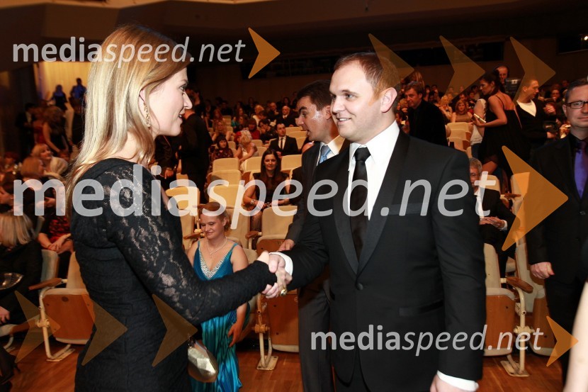 Katarina Kresal, ministrica za notranje zadeve ter Matej Raščan, direktor in lastnik podjetja Rašica Point d.o.o. ter podjetja Delo revije, d.d.Viktorji 2010, dogajanje v dvorani