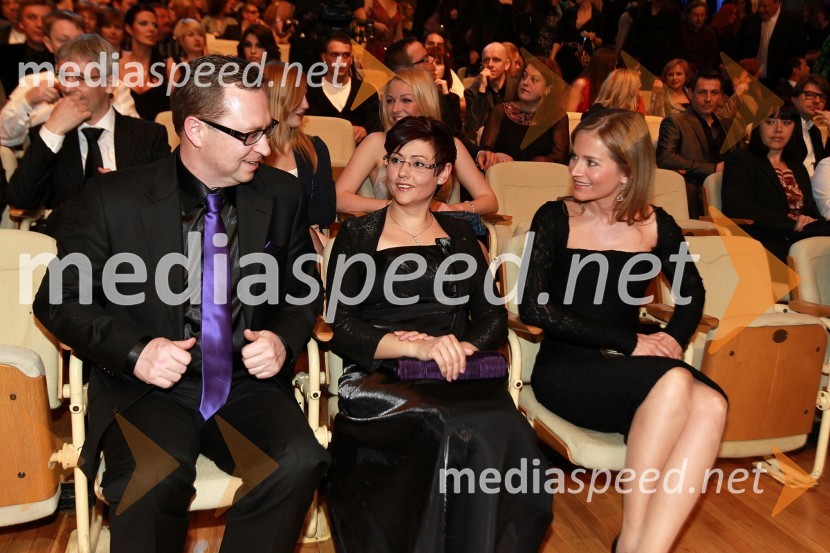 Marko Filli, generalni direktor RTV Slovenija in soproga Tatjana ter Katarina Kresal, ministrica za notranje zadeveViktorji 2010, dogajanje v dvorani