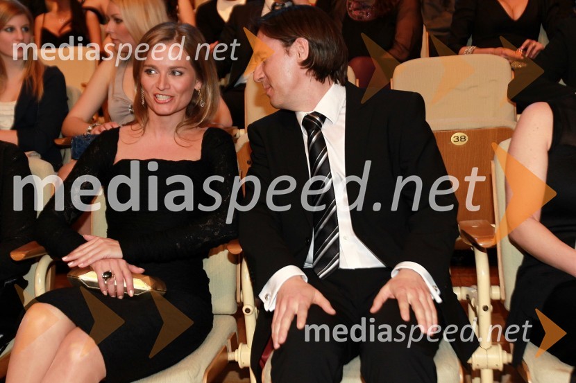 Katarina Kresal, ministrica za notranje zadeve in Roman Rep, namestnik direktorja podjetja Delo Revije d.d.Viktorji 2010, dogajanje v dvorani