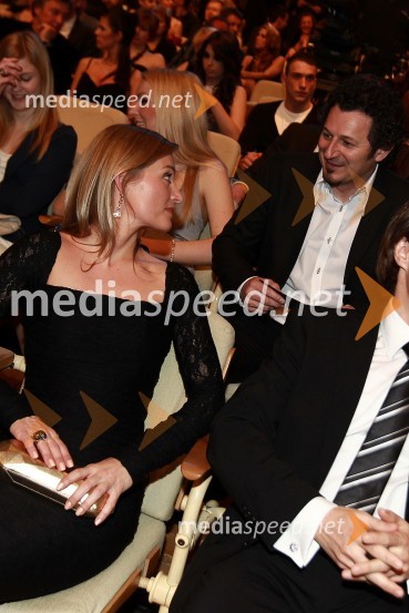 Katarina Kresal, ministrica za notranje zadeve in dr. Patrick Vlačič, minister za prometViktorji 2010, dogajanje v dvorani