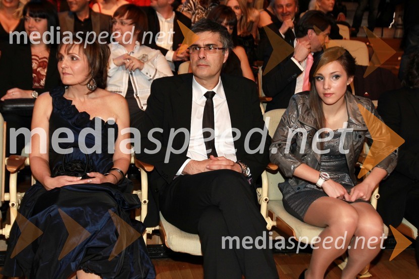 Dorijan Marušič, minister za zdravje, soproga Alenka in hčerka ŽanaViktorji 2010, dogajanje v dvorani