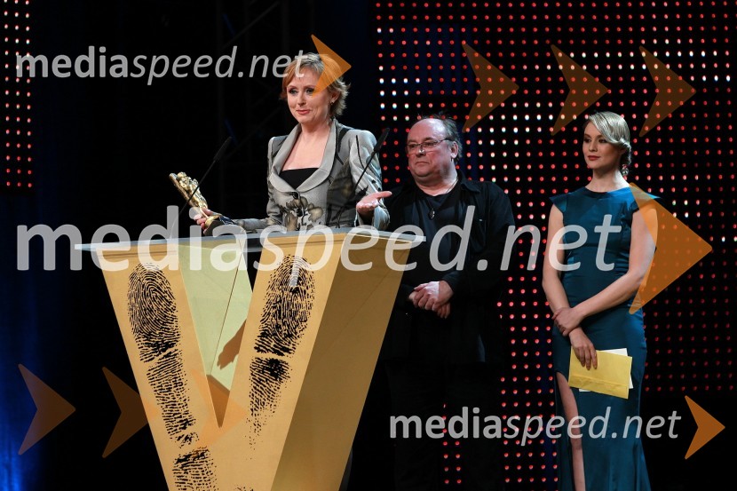 Darja Zgonc, voditeljica oddaje 24ur na POP TV, 	Gojmir Lešnjak - Gojc in Iva Krajnc, igralcaViktorji 2010, dogajanje v dvorani