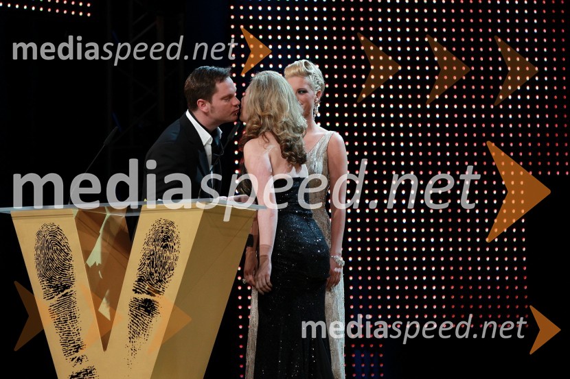 Jurij Zrnec, igralec, Ana Tavčar, TV voditeljica in Marika Savšek, Miss Universe Slovenije 2010Viktorji 2010, dogajanje v dvorani