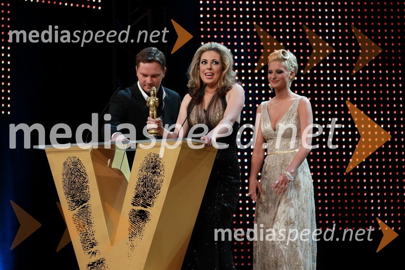 Jurij Zrnec, igralec, Ana Tavčar, TV voditeljica in Marika Savšek, Miss Universe Slovenije 2010Viktorji 2010, dogajanje v dvorani