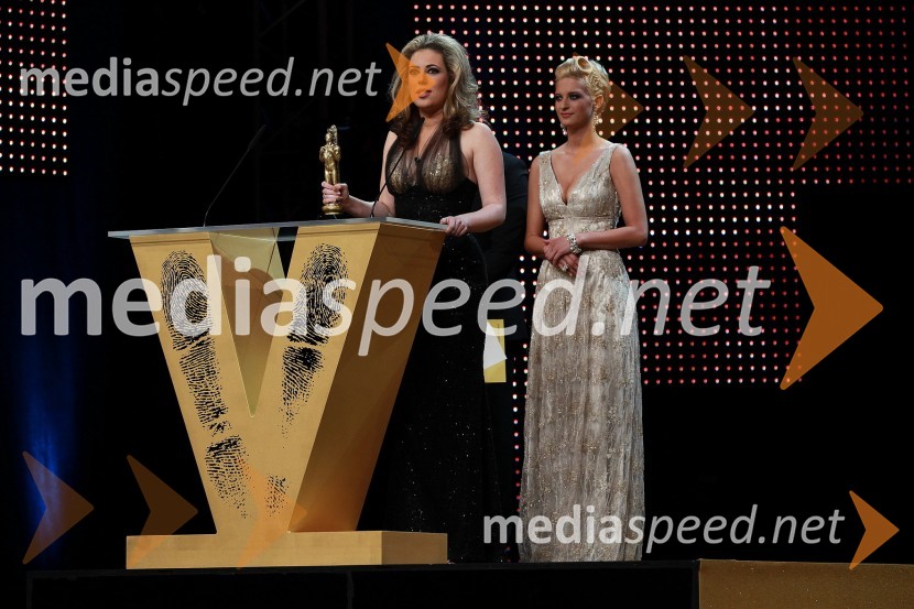 Ana Tavčar, TV voditeljica in Marika Savšek, Miss Universe Slovenije 2010Viktorji 2010, dogajanje v dvorani