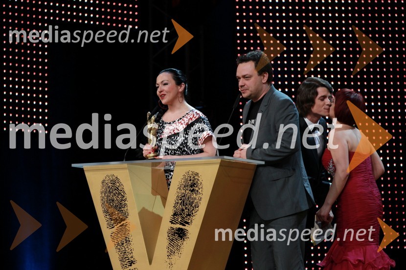 Polona Požgan in Sašo Papp, moderatorja na radiu CenterViktorji 2010, dogajanje v dvorani