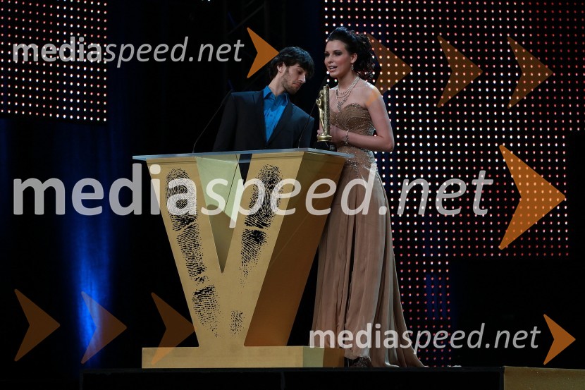 	Matija Pintarič, slovenski hokejist in Sandra Adam, Miss Slovenije 2010Viktorji 2010, dogajanje v dvorani