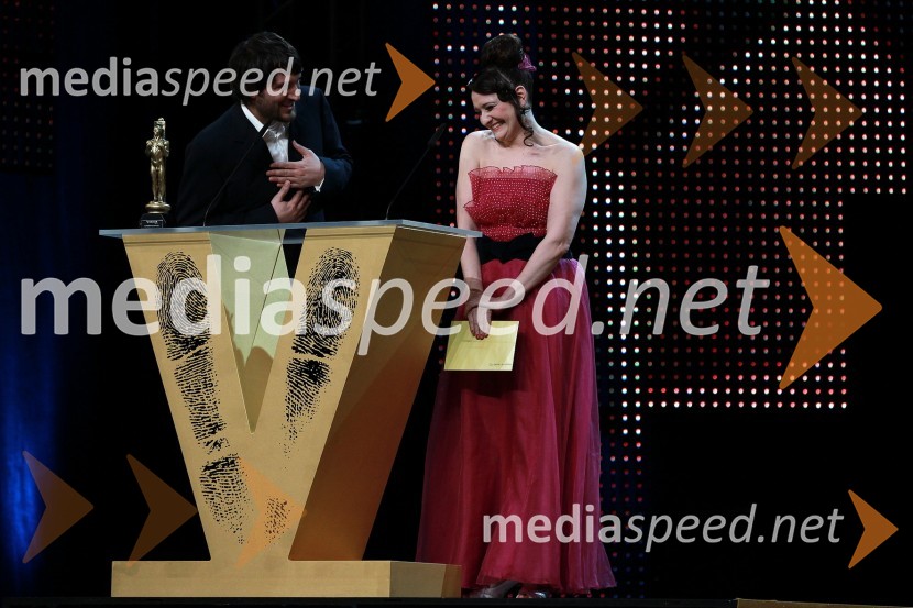 	Marko Miličevič, DJ in Maja Pihler Bilbi, glasbenicaViktorji 2010, dogajanje v dvorani