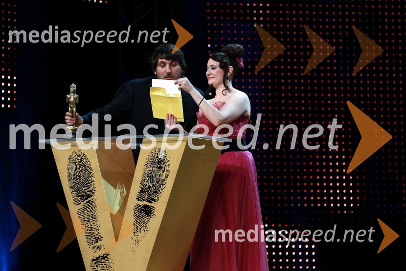 	Marko Miličevič, DJ in Maja Pihler Bilbi, glasbenicaViktorji 2010, dogajanje v dvorani