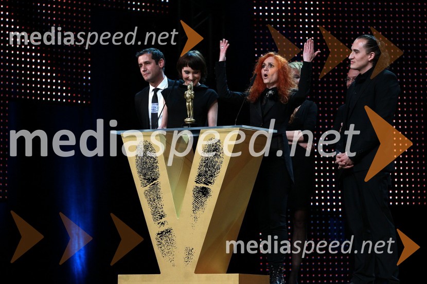 Peter Poles, voditelj oddaje Slovenija ima talent, Helen Žagar, kreativna producentka oddaje Slovenija ima talent, Jasmina Lozej, kreativna producetka oddaje Slovenija ima talent in Vid Valič, voditelj oddaje Slovenija ima talentViktorji 2010, dogajanje v dvorani