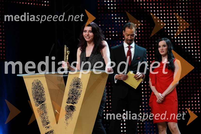 Jelena Aščić, novinarka TV Slovenija, Seku Mady Conde, TV voditelj in Nataša Globočnik, novinarkaViktorji 2010, dogajanje v dvorani