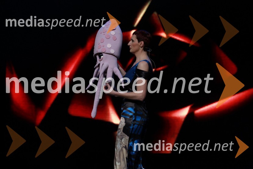 Lucija Čirović, igralka in voditeljica prireditveViktorji 2010, dogajanje v dvorani