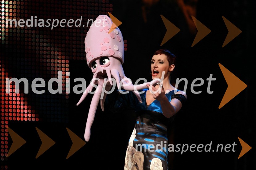 Lucija Čirović, igralka in voditeljica prireditveViktorji 2010, dogajanje v dvorani