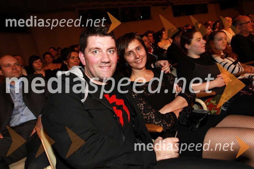 Jure Sešek, Radio Ognjišče in soproga UršaViktorji 2010, dogajanje v dvorani