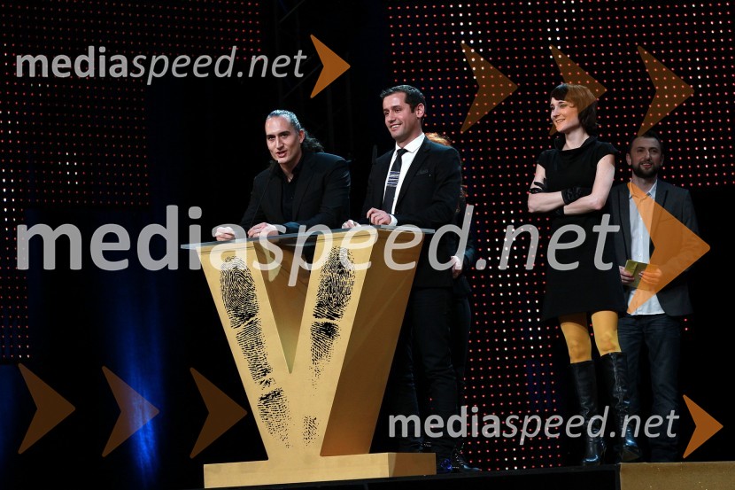 Vid Valič in Peter Poles, voditelja oddaje Slovenija ima talent in Helen Žagar, kreativna producentka oddaje Slovenija ima talentViktorji 2010, dogajanje v dvorani