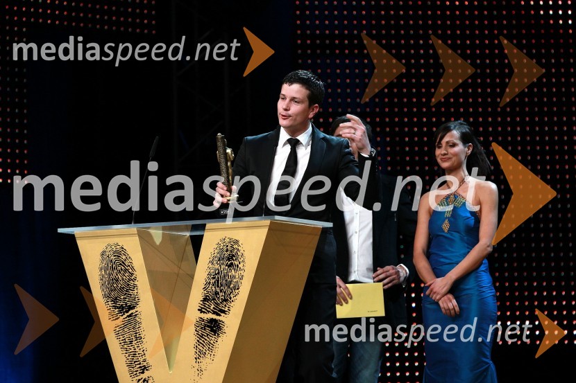 Boštjan Romih, TV voditelj, Igor Štamulak in Aleksandra Balmazovič, igralcaViktorji 2010, dogajanje v dvorani