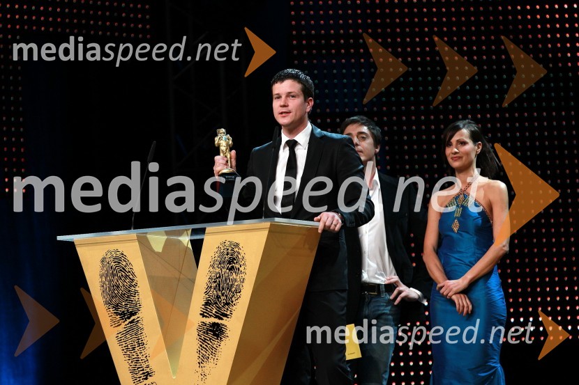 	Boštjan Romih, TV voditelj, Igor Štamulak in Aleksandra Balmazovič, igralcaViktorji 2010, dogajanje v dvorani