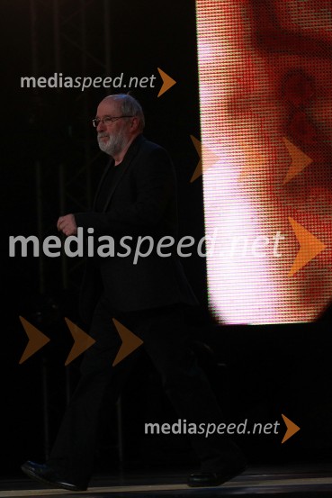 Janez Hočevar-Rifle, igralecViktorji 2010, dogajanje v dvorani