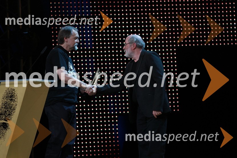 Dragan Bulič, glasbeni urednik na Valu 202 in Janez Hočevar-Rifle, igralecViktorji 2010, dogajanje v dvorani