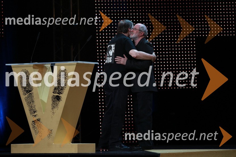 	Dragan Bulič, glasbeni urednik na Valu 202 in Janez Hočevar-Rifle, igralecViktorji 2010, dogajanje v dvorani