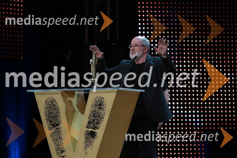 Janez Hočevar-Rifle, igralecViktorji 2010, dogajanje v dvorani