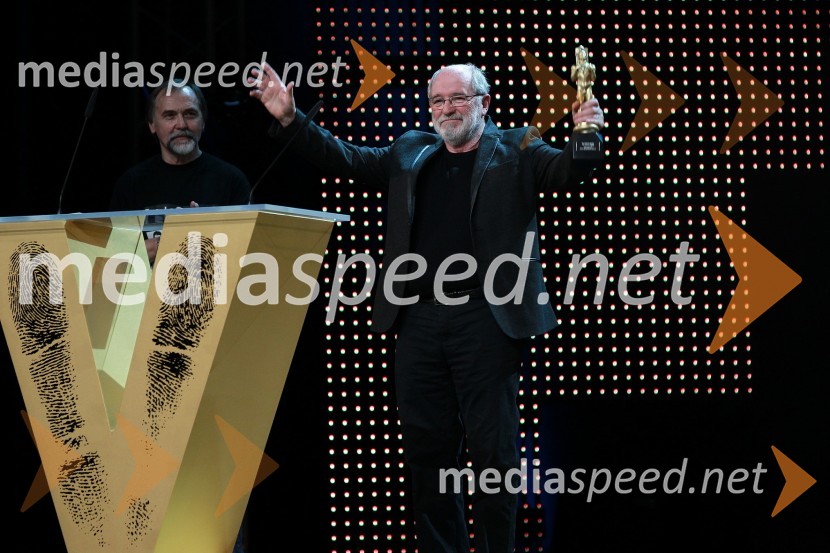 Janez Hočevar-Rifle, igralecViktorji 2010, dogajanje v dvorani