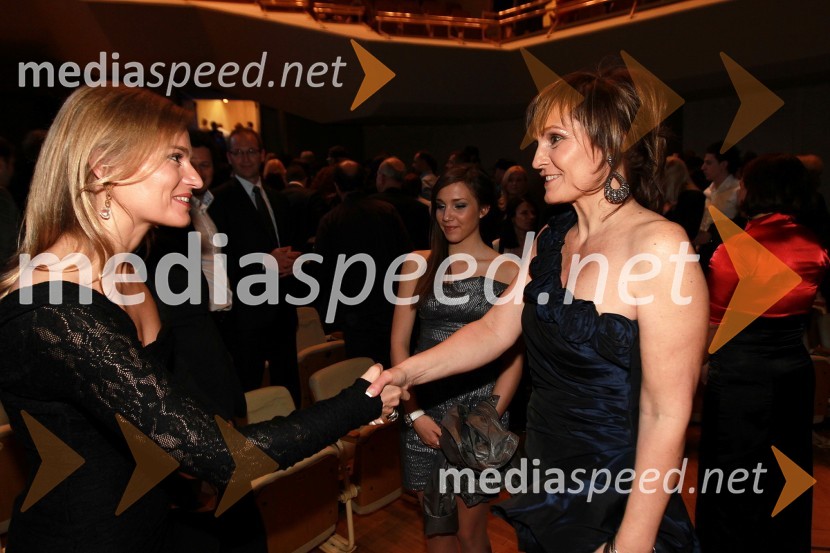 Katarina Kresal, ministrica za notranje zadeve in Alenka Marušič, soproga Dorijana MarušičaViktorji 2010, dogajanje v dvorani