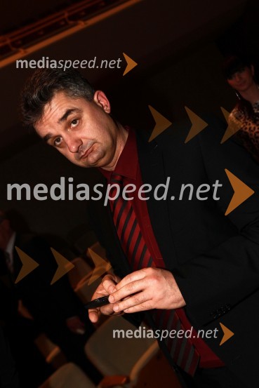 Goran Novković, predsednik uprave in odgovorni urednik časnika Žurnal24 in tednika ŽurnalViktorji 2010, dogajanje v dvorani