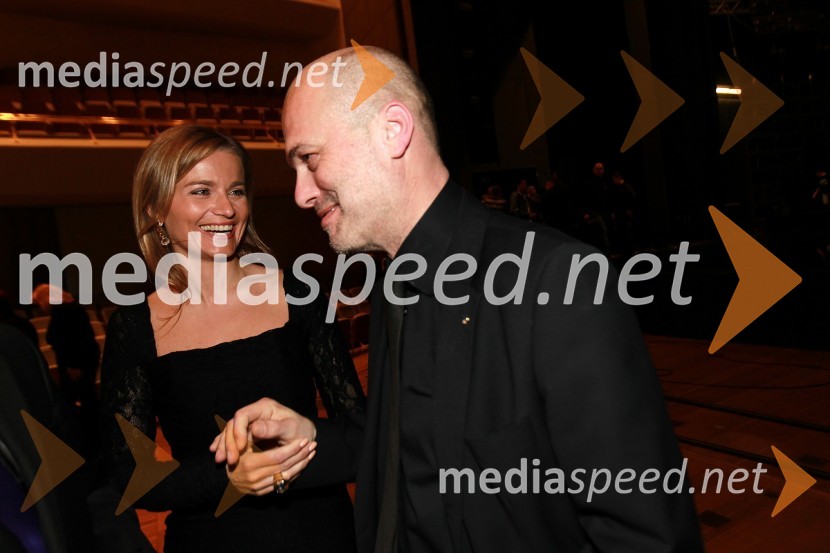 Katarina Kresal, ministrica za notranje zadeve in Janez Lombergar, direktor Televizije SlovenijaViktorji 2010, dogajanje v dvorani