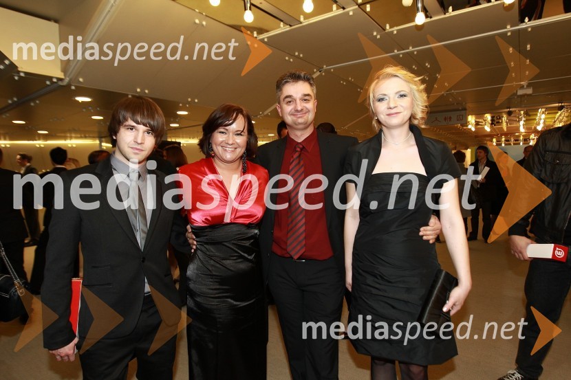 Izak Košir, Žurnal24, Polona Movrin, odgovorna urednica spletnega portala Žurnal24, Goran Novković, predsednik uprave in odgovorni urednik časnika Žurnal24 in tednika Žurnal in Katarina Klepec, Žurnal24Viktorji 2010, zaključna zabava