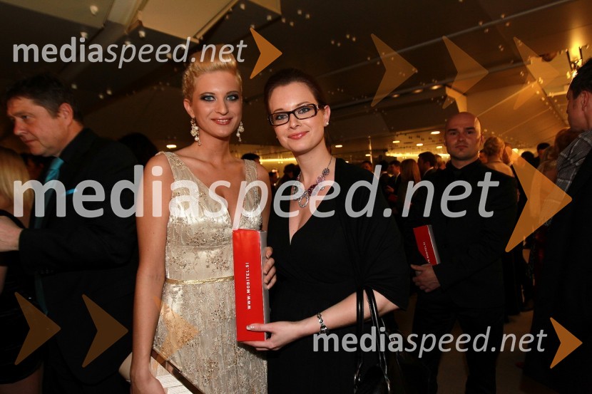 Marika Savšek, miss Universe 2010 in sestra Ana Savšek, novinarkaViktorji 2010, zaključna zabava