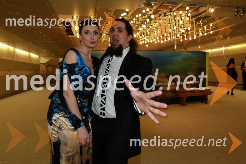 Lucija Čirović, igralka in voditeljica prireditve ter Boštjan Gorenc - Pižama, stand up komik in voditelj prireditveViktorji 2010, zaključna zabava