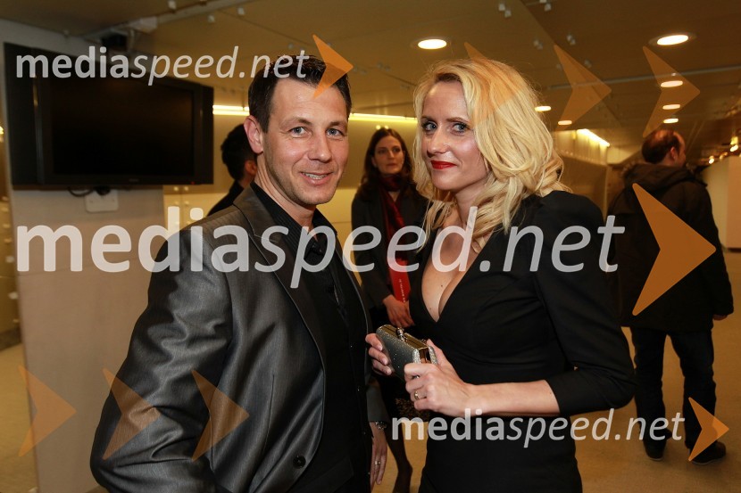 Marko Vozelj, pevec ter njegova soproga Tina VozeljViktorji 2010, zaključna zabava