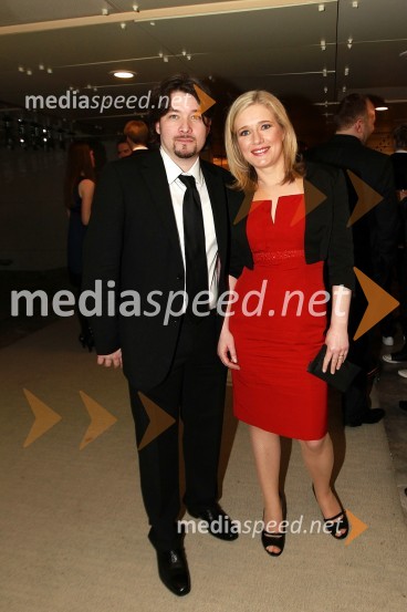 Martin Senica, urednik revije Stop in Manica Janežič Ambrožič, televizijska voditeljicaViktorji 2010, zaključna zabava