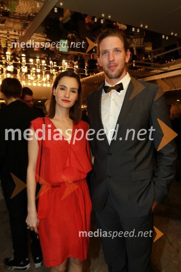 Polona Kasal, pevka in njen fant Luka Špik, veslačViktorji 2010, zaključna zabava