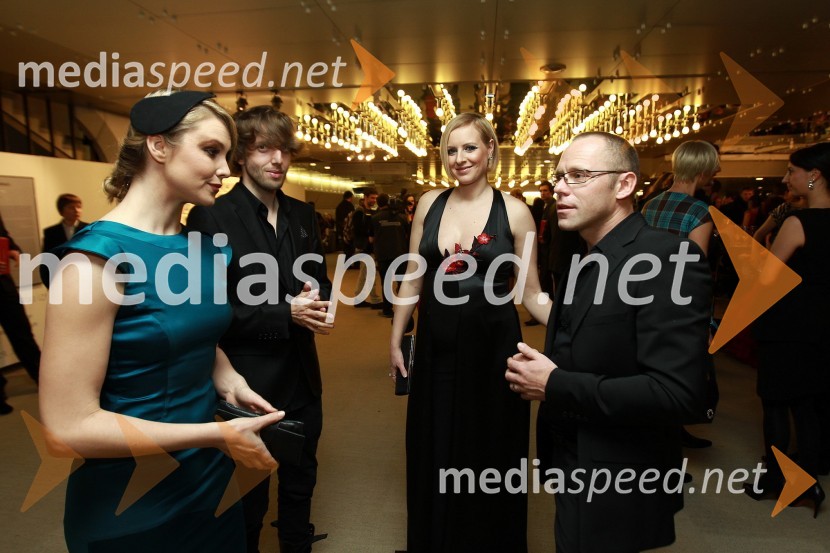 Iva Krajnc, igralka, Aljoša Bagola, kreativni direktor in vodja oglaševanja v podjetju Pristop, Anja Križnik Tomažin, TV voditeljica in soprog Matej Križnik, direktor fotografije VPKViktorji 2010, zaključna zabava