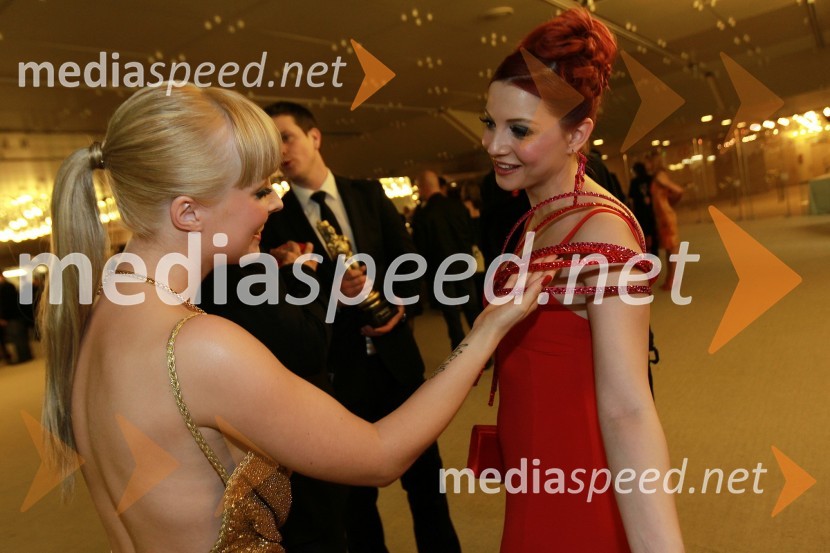 Nika Kljun, plesalka in koreografinja ter Tanja Žagar, pevkaViktorji 2010, zaključna zabava