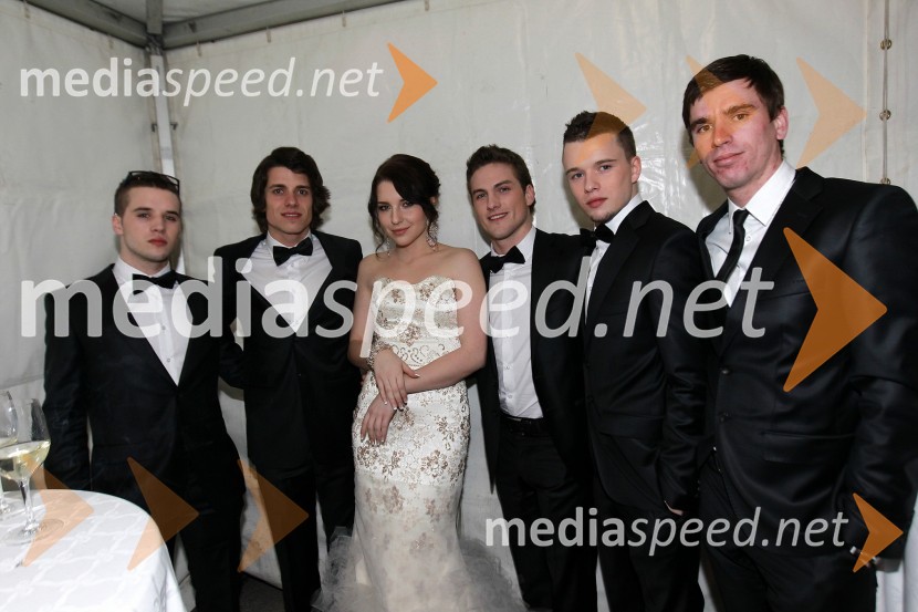 Maja Keuc, pevka in plesna skupina MaestroViktorji 2010, zaključna zabava