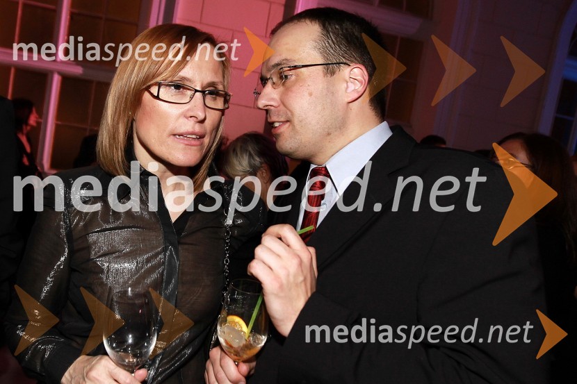 Mag. Cvetka Žirovnik, pomočnica generalnega direktorja RTV Slovenija za organizacijo, kadre in izobraževanje ter Leo Oblak, predsednik uprave Infonet media d.d.Viktorji 2010, zaključna zabava