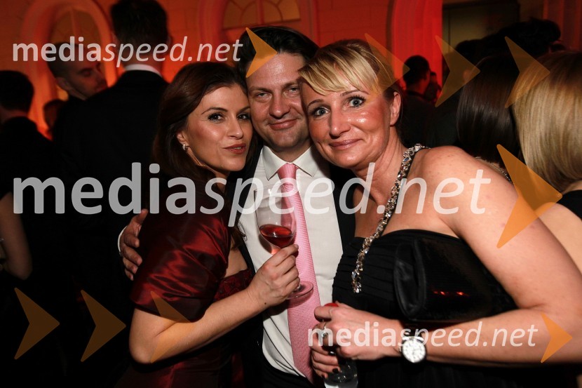 Helena Lovše Vrhovec, tiskovna predstavnica Inšpektorata za okolje in prostor, Leo Ivanjko, lastnik podjetja Vinag d.d. in Mojca FinkViktorji 2010, zaključna zabava