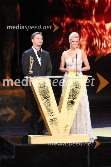 Jurij Zrnec, igralec in Marika Savšek, Miss Universe Slovenije 2010Viktorji 2010, dogajanje v dvorani