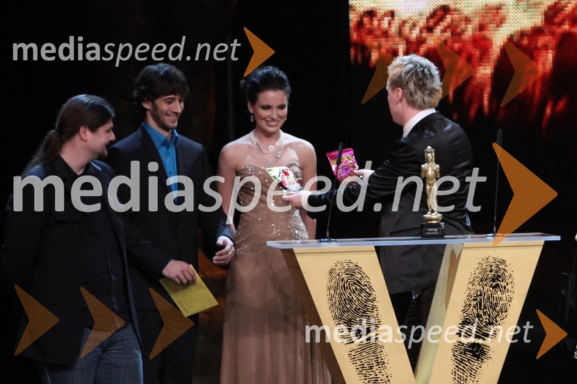 ..., Matija Pintarič, slovenski hokejist, Sandra Adam, Miss Slovenije 2010 in Denis Avdič, moderator na Radio 1Viktorji 2010, dogajanje v dvorani