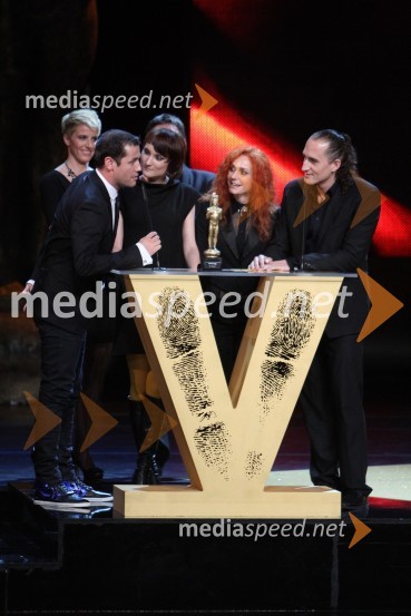 Peter Poles, voditelj oddaje Slovenija ima talent, Helen Žagar, kreativna producentka oddaje Slovenija ima talent, Jasmina Lozej, kreativna producetka oddaje Slovenija ima talent in Vid Valič, voditelj oddaje Slovenija ima talentViktorji 2010, dogajanje v dvorani