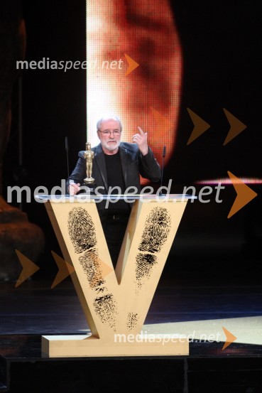 Janez Hočevar-Rifle, igralecViktorji 2010, dogajanje v dvorani