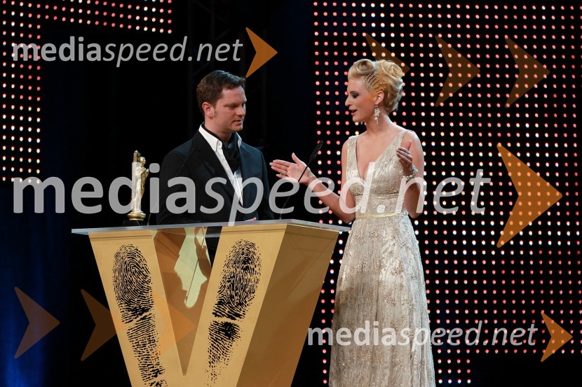 Jurij Zrnec, igralec in Marika Savšek, Miss Universe Slovenije 2010Viktorji 2010, dogajanje v dvorani