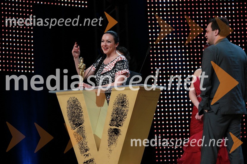 Polona Požgan in Sašo Papp, moderatorja na radiu CenterViktorji 2010, dogajanje v dvorani